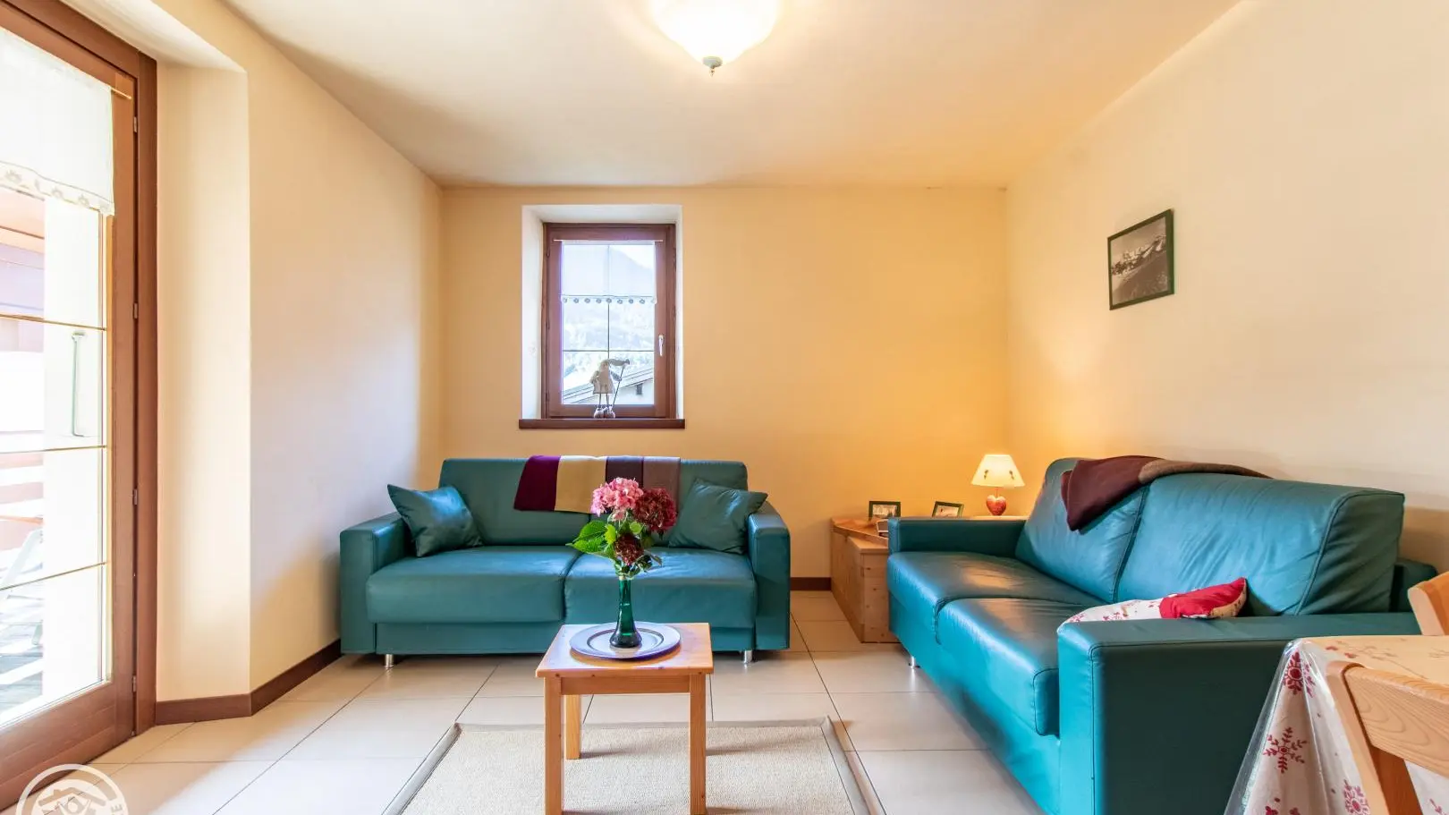 Séjour, espace repas et coin TV