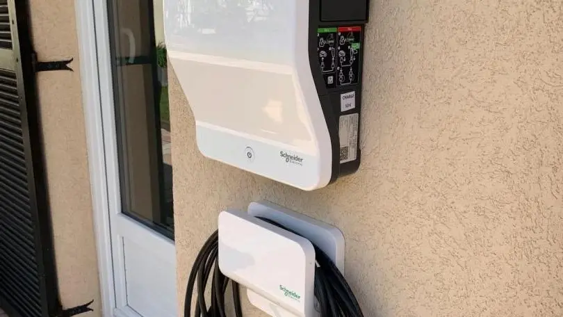 Borne de recharge pour voitures électriques