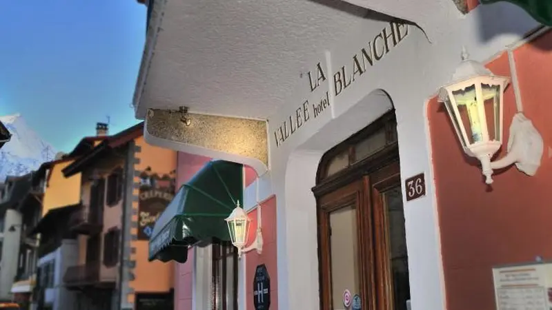 entrée hotel vallée blanche
