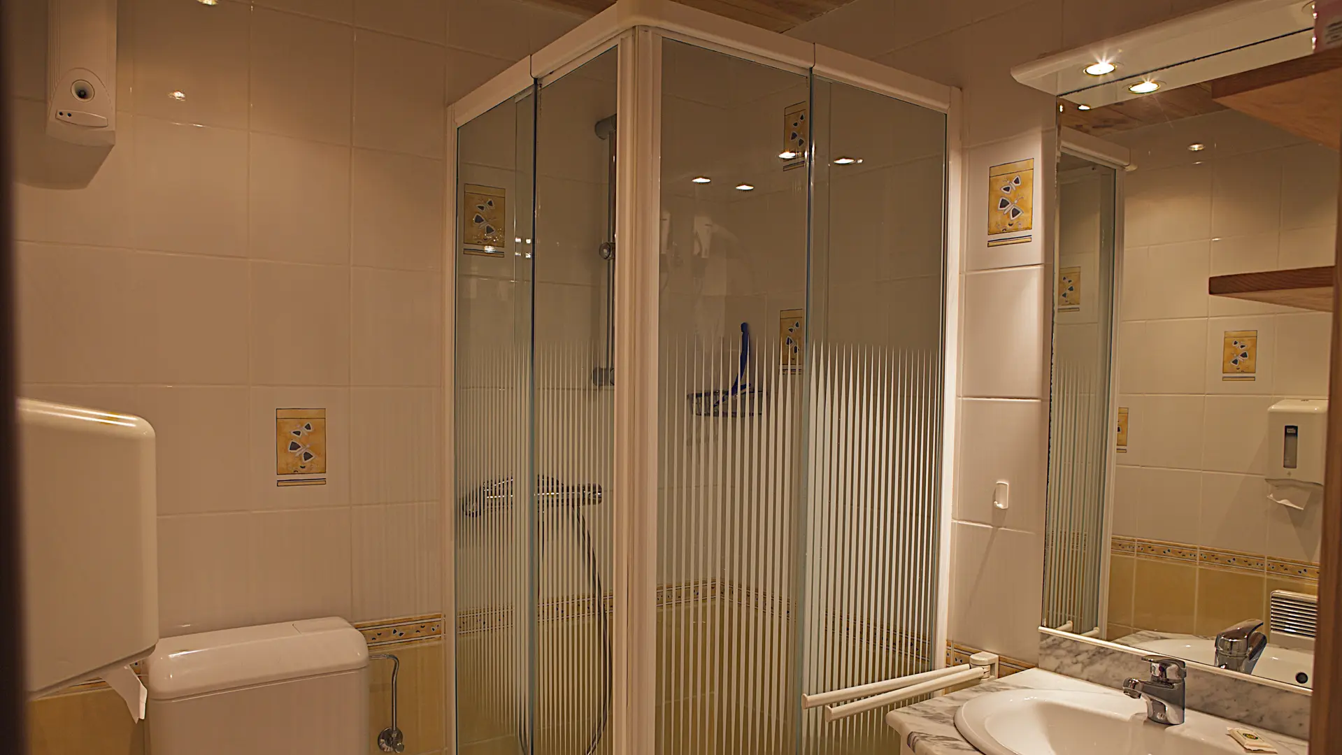 Salle d'eau chambre 1  à la ferme du Mont-Blanc