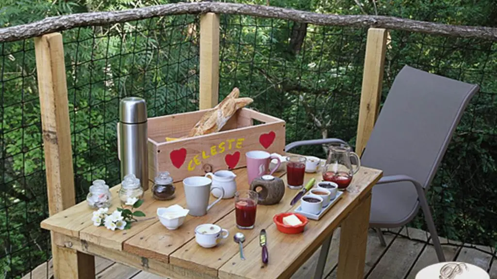 PETIT DEJEUNER EN CABANE