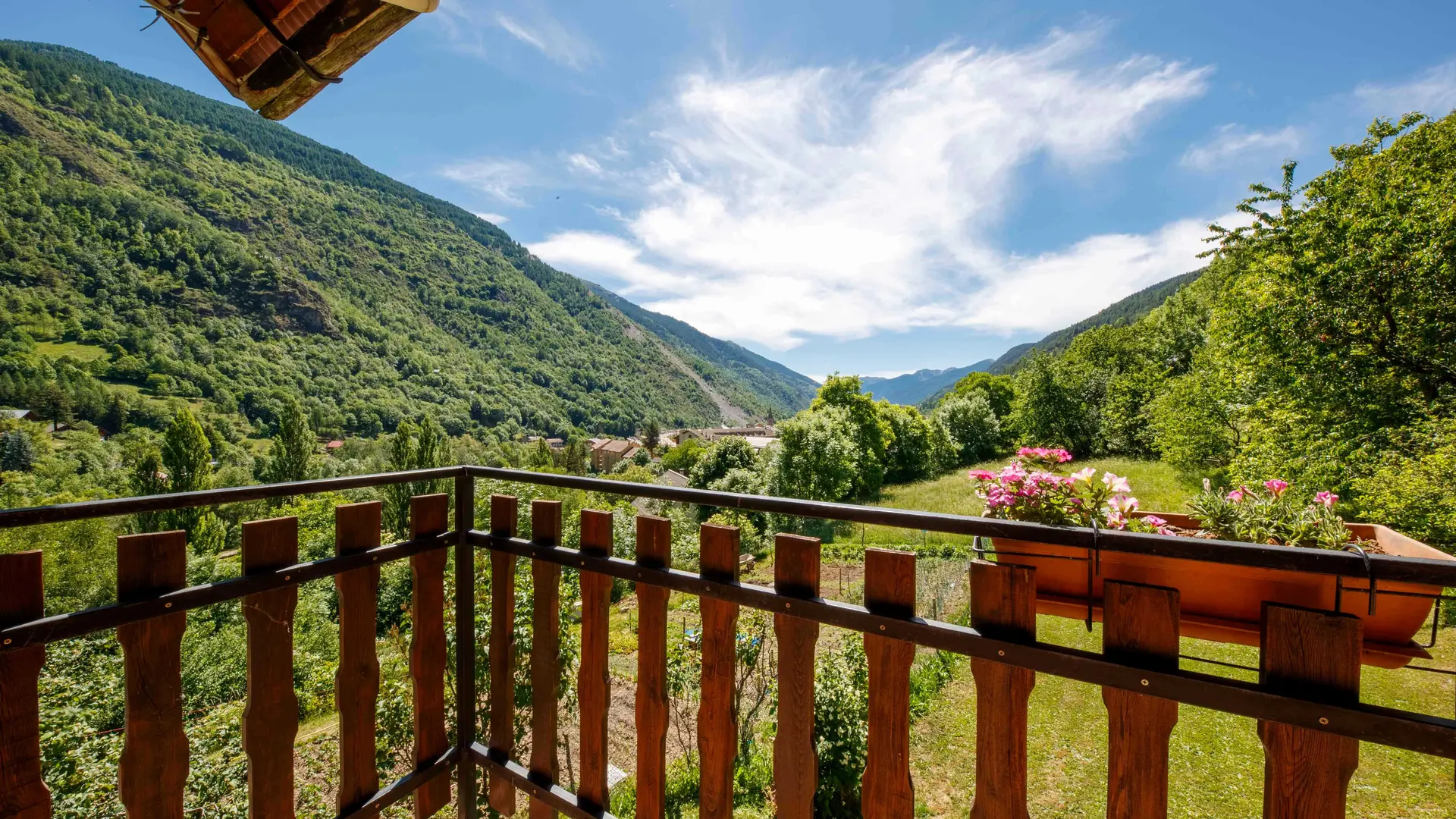 Gîte Les Cytises-Vue depuis la terrasse-Saint-Étienne-de-Tinée-Gîtes de France des Alpes-Maritimes