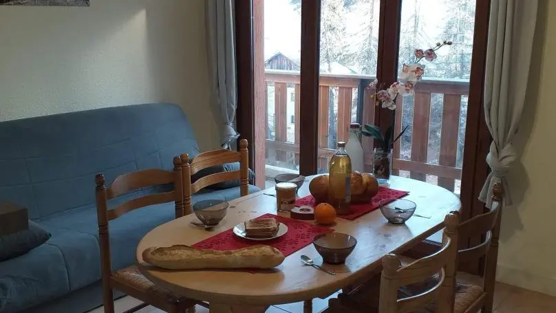 Gîte Les Marmottes-Espace repas-Roubion-Gîtes de France des Alpes-Maritimes