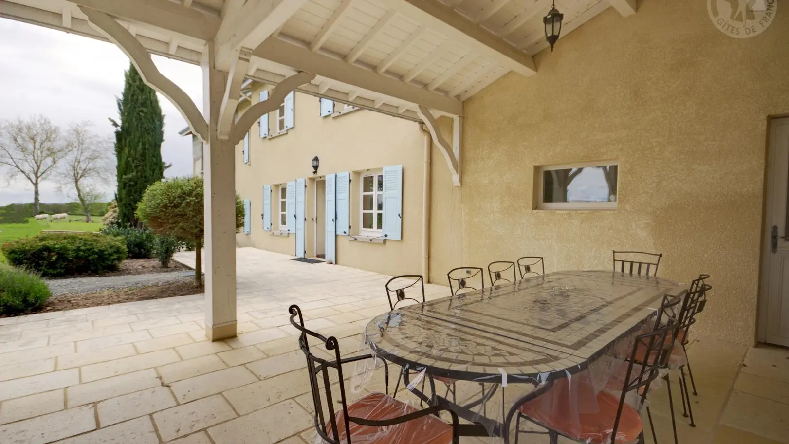 Terrasse extérieur couverte