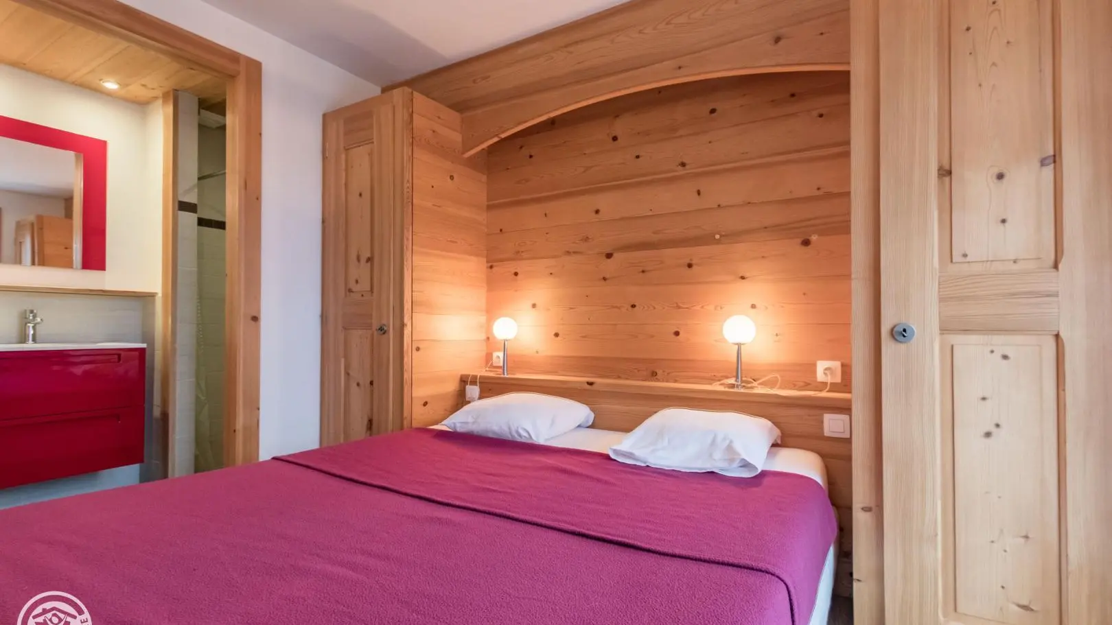 Chambre 1 avec salle d'eau privative