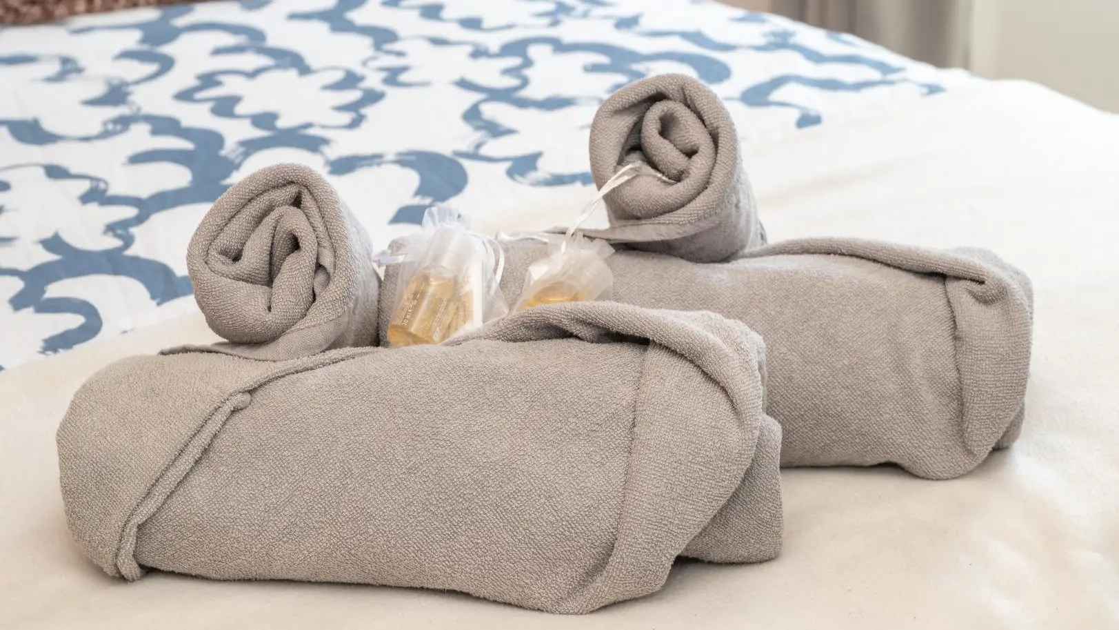 L'Amandier-Chambre-Mas d'Angeline-Beausoleil-Alpes-Maritimes