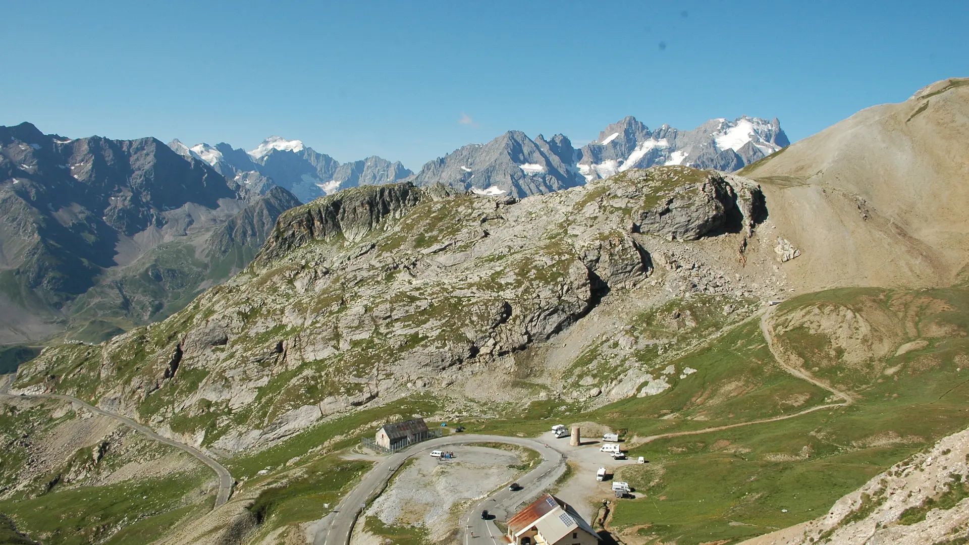 De La Grave au col du Galibier - Vue sur le chalet-refuge du Galibier
