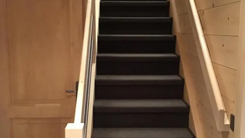 Accès au gîte par escalier intérieur