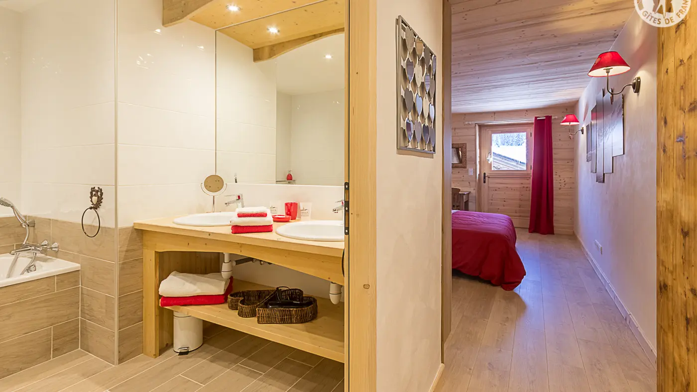 La chambre Coeur et sa salle de bains