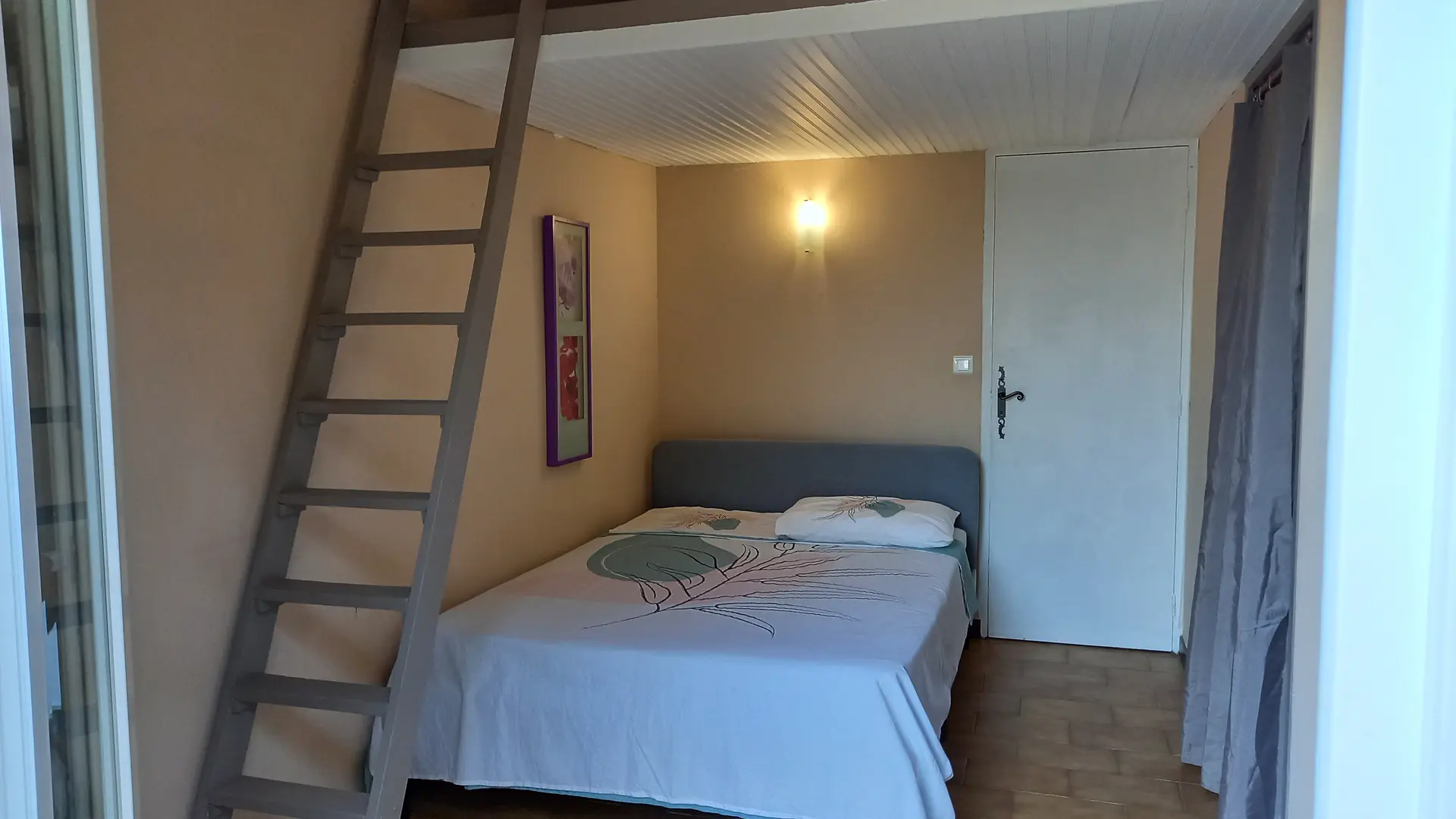 Le  Cabanon bleu - Mme Robertson_Solliès-Ville