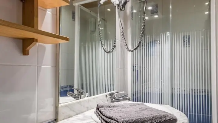 Salle d'eau chambre GOUTER