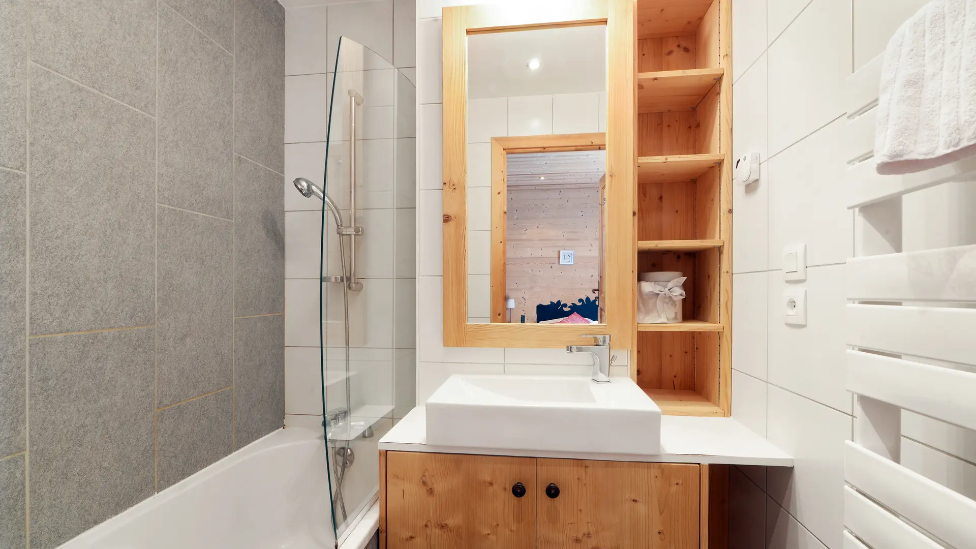 Une des 4 salles de bain (avec baignoire) de l'appartement