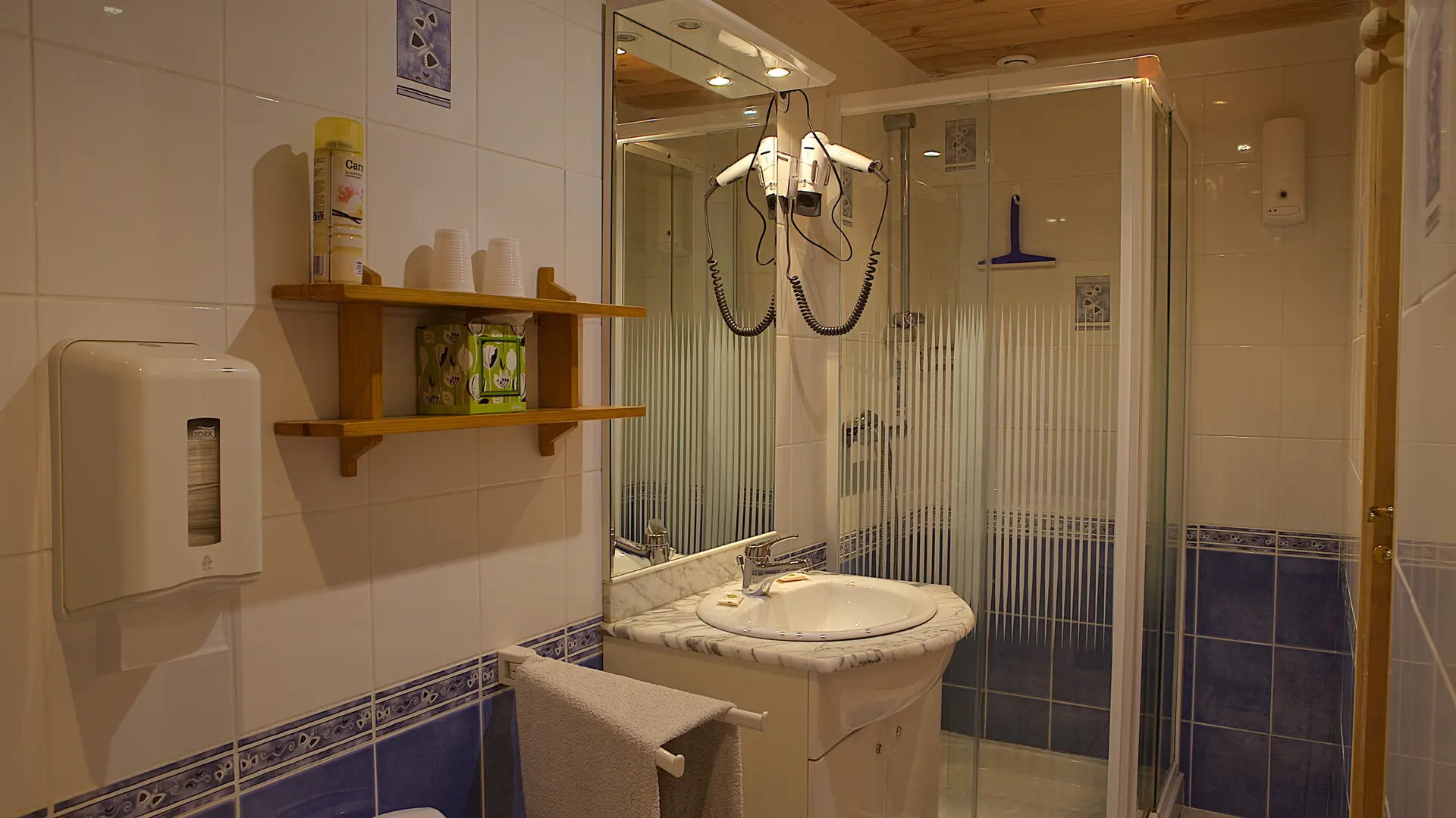 Salle d'eau chambre 2  à la ferme du Mont-Blanc