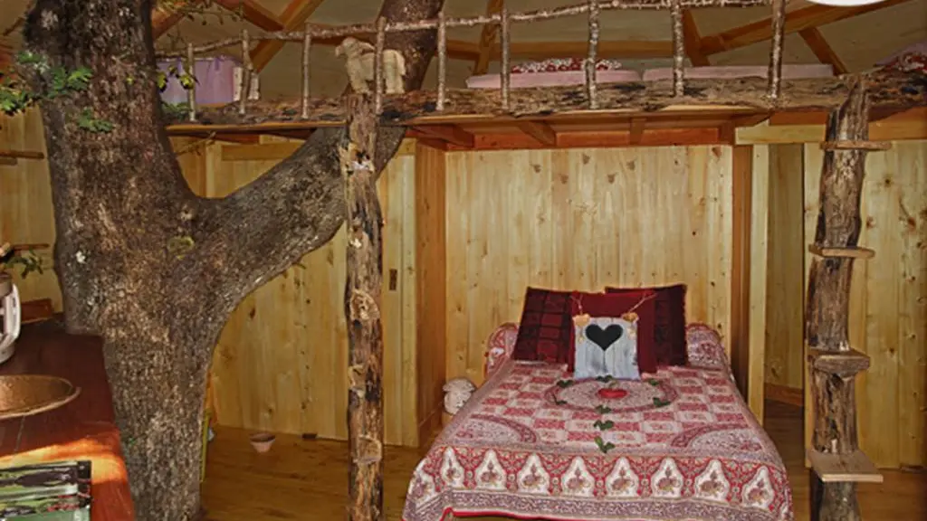 CABANE AMOUR - 4 VOYAGEURS