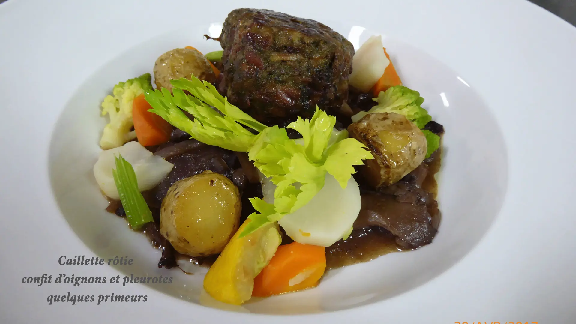Caillette rôtie, confit d'oignons