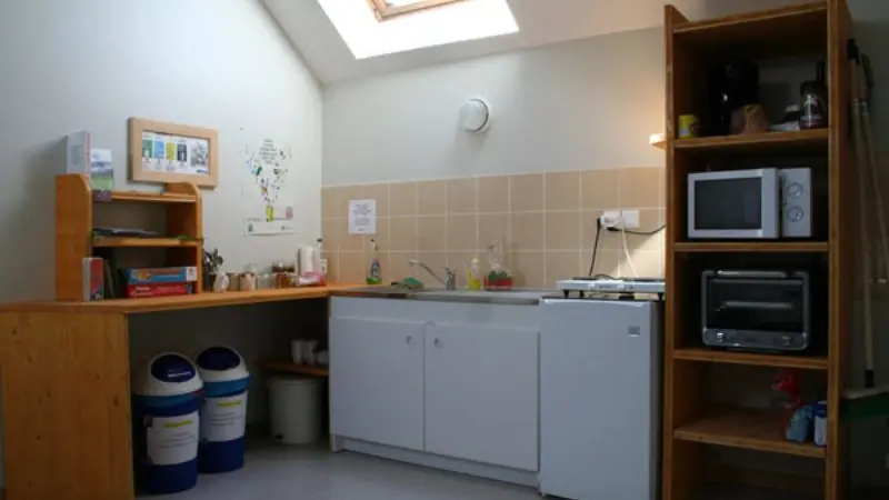 Espace cuisine dans l'entrée du Gîte des Hauts Plateaux