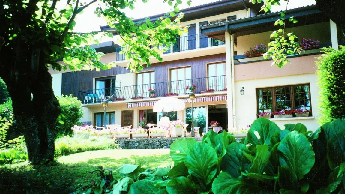 façade de l'hôtel les Pavillons du Golf