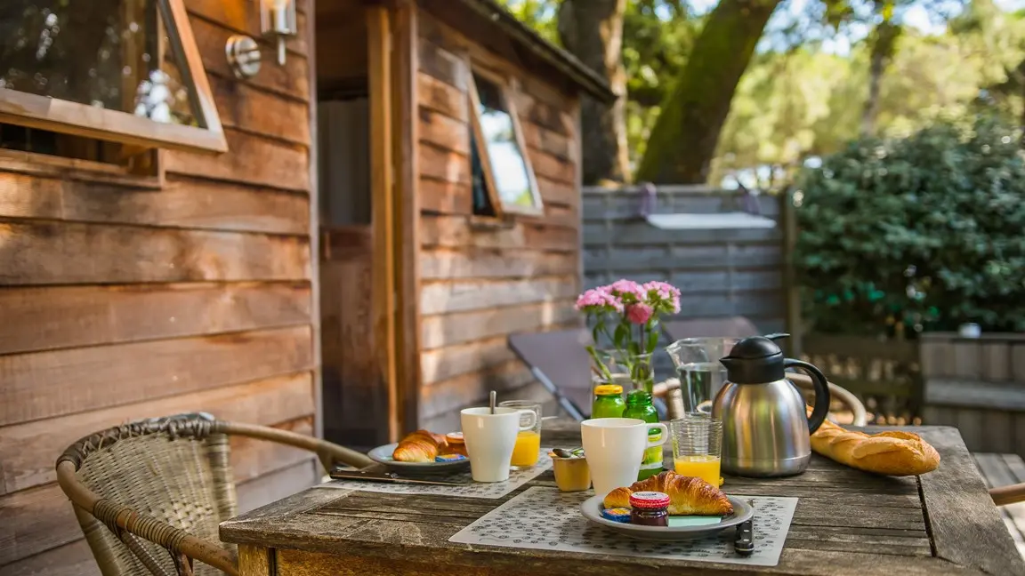 Petit déjeuner en terrasse