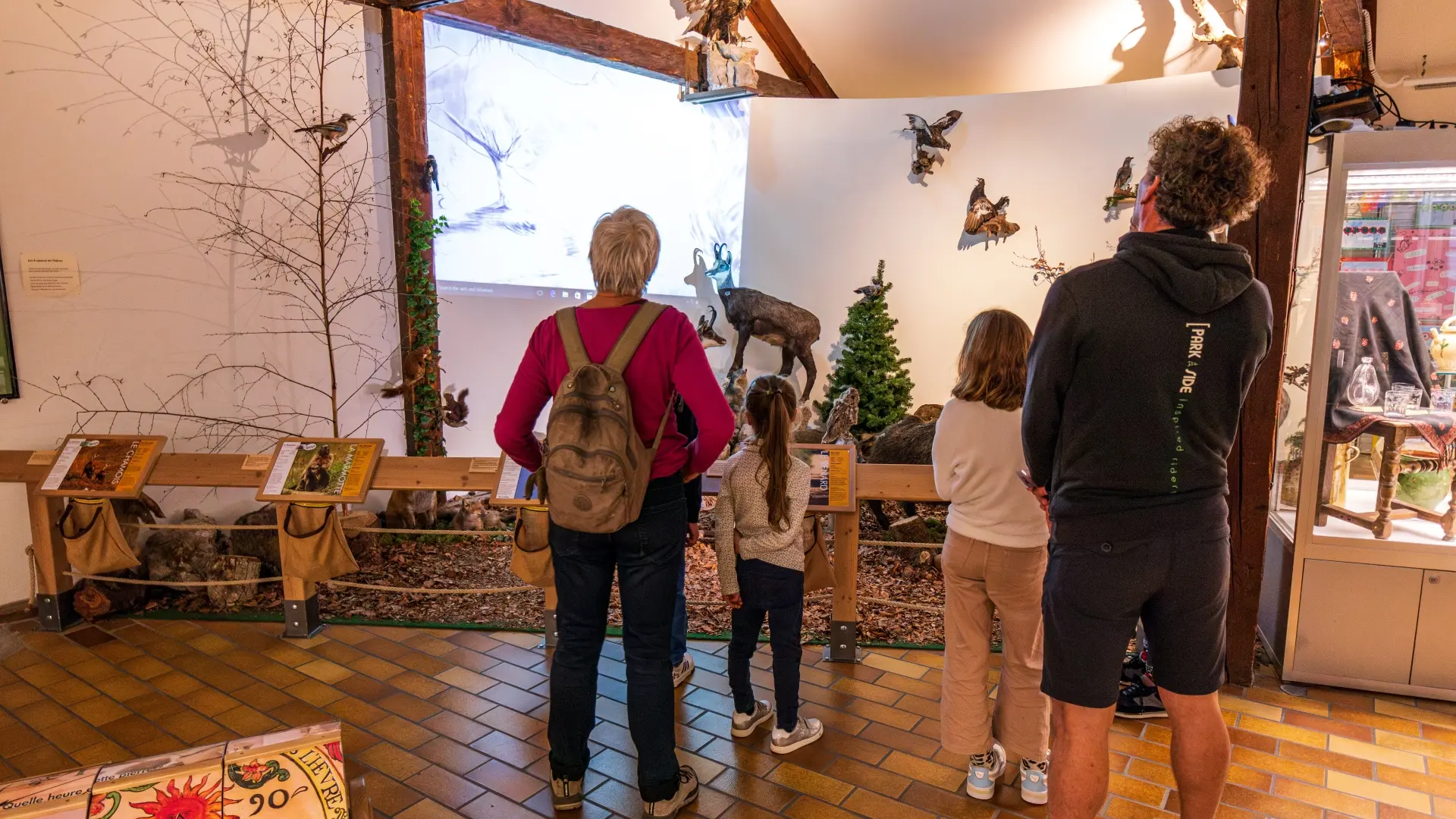 Famille au Musée