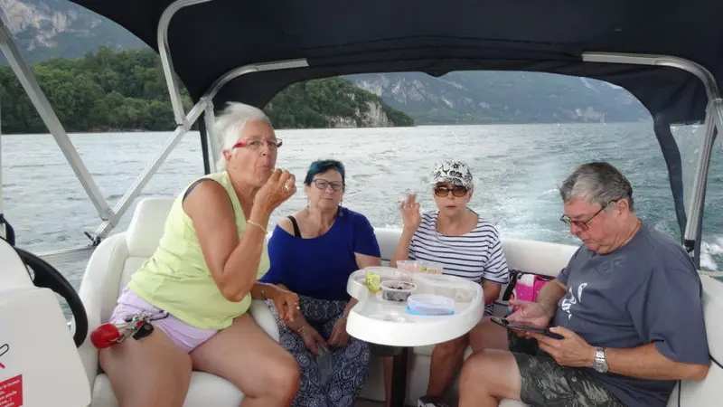 locationbateauamoteuraixlesbainsrivieradesalpesbateaubleuducanal