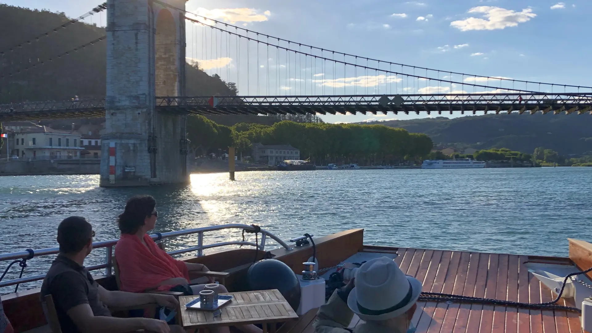 Promenade sur le Rhône avec la Compagnie des Canotiers