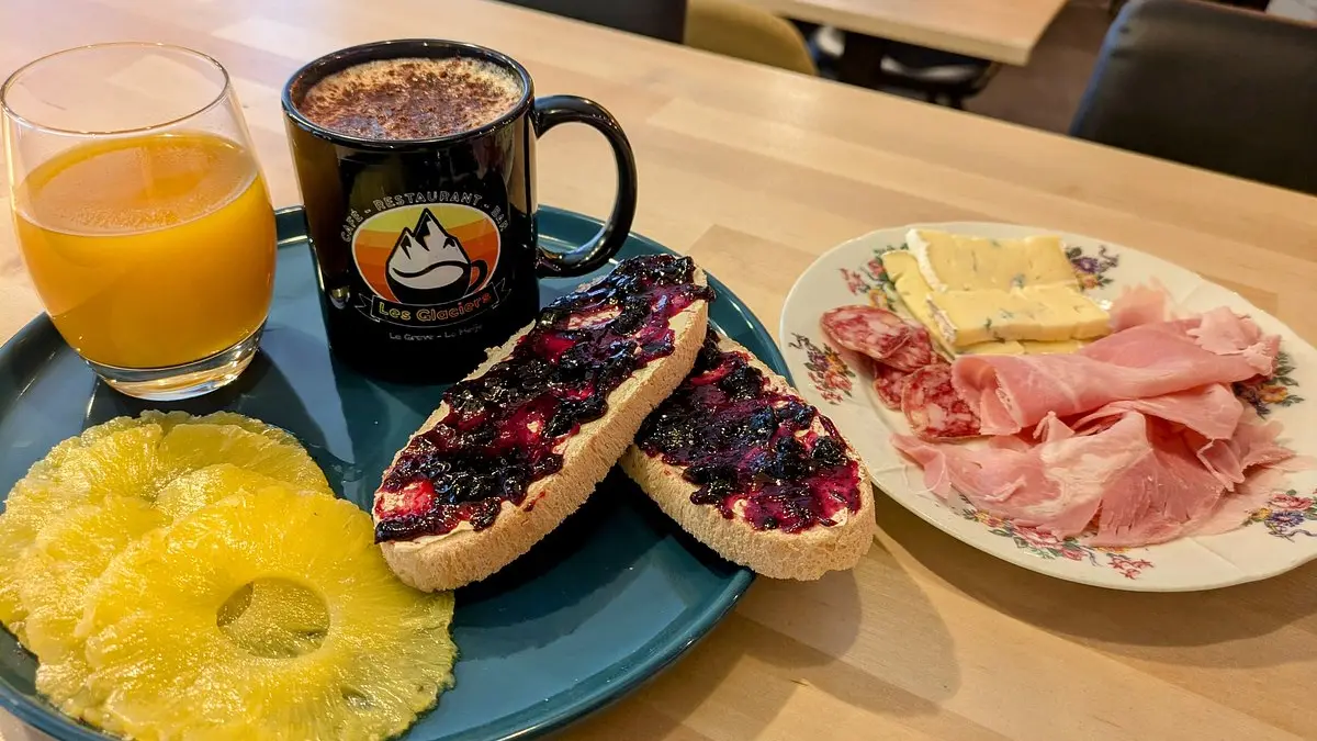 Petit déj au Café Les Glaciers