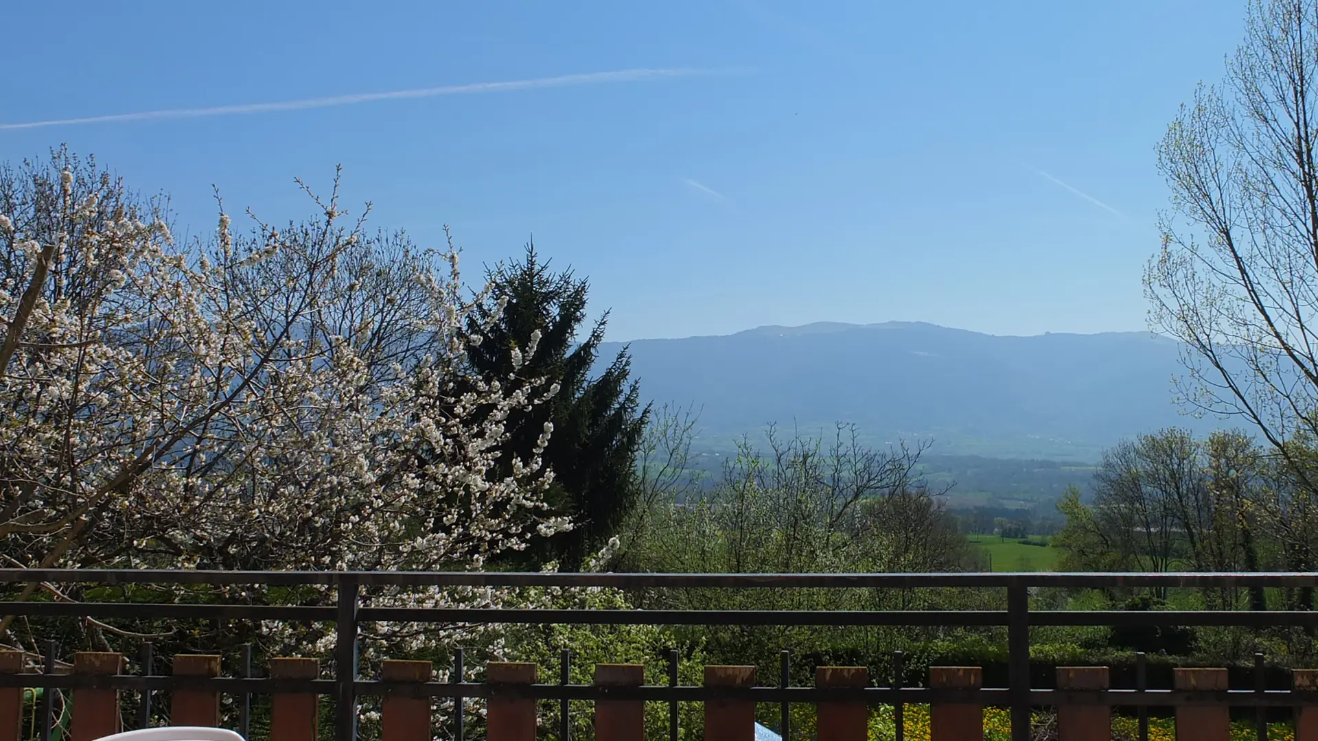 Vue sur le Grand Colombier depuis la terrasse