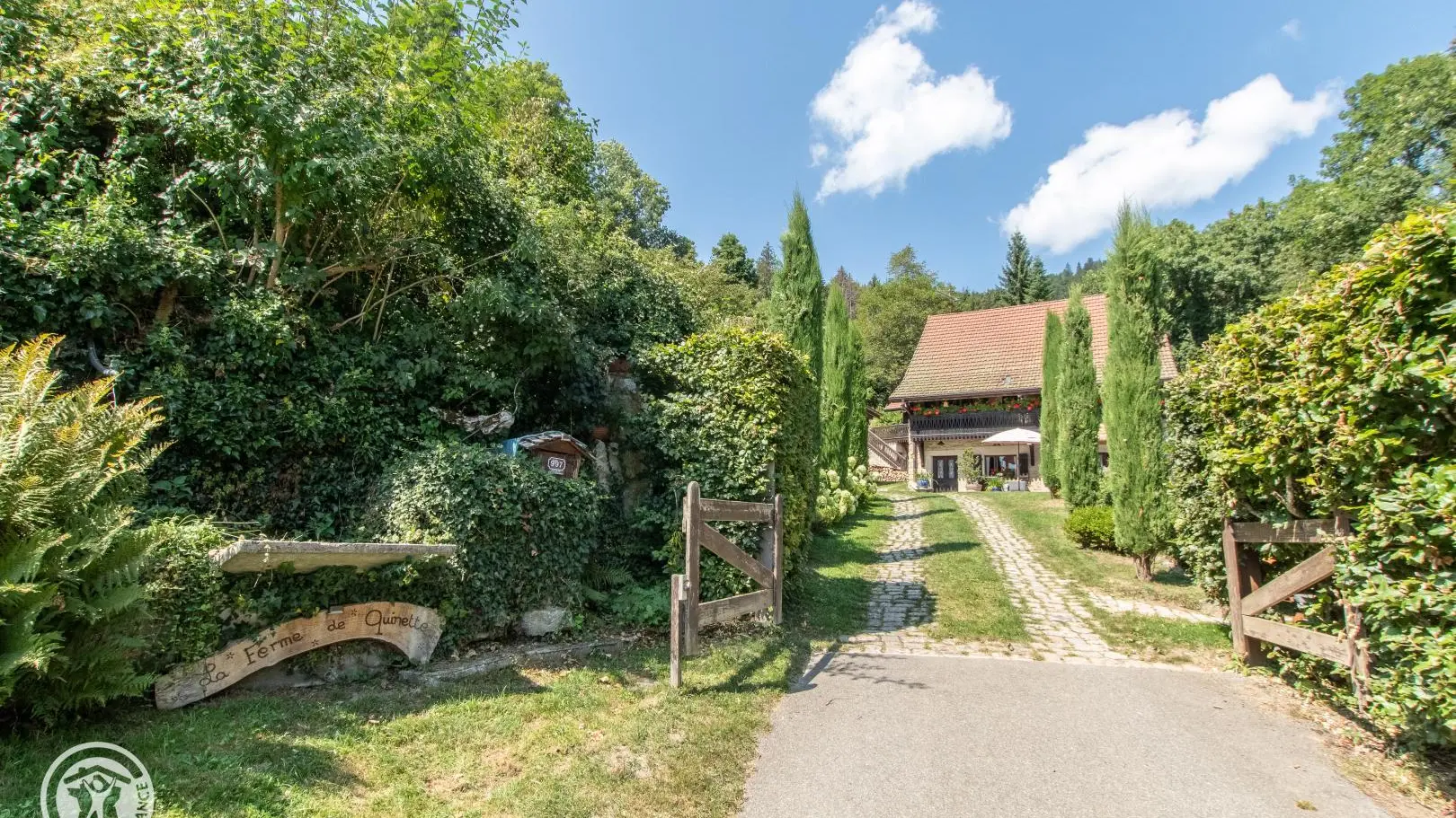 Entrée de la Ferme de Quinette