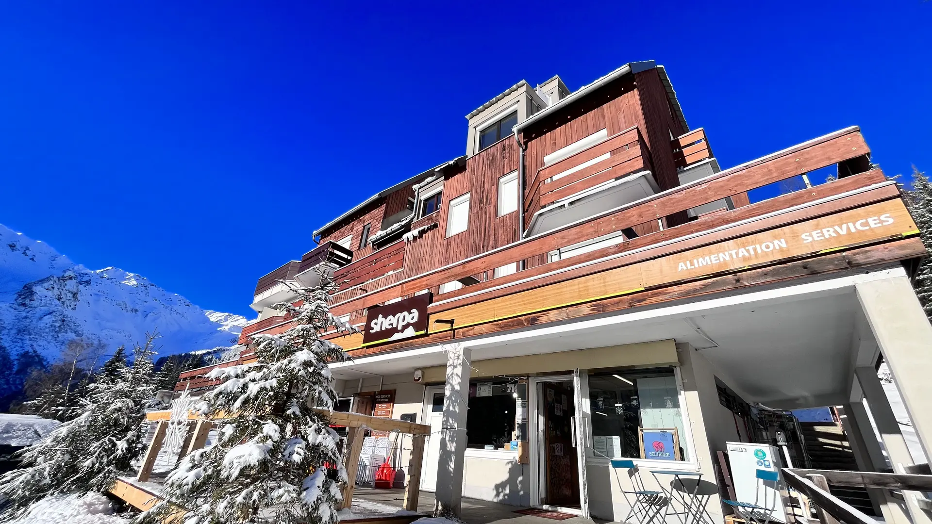 Façace du magasin en hiver