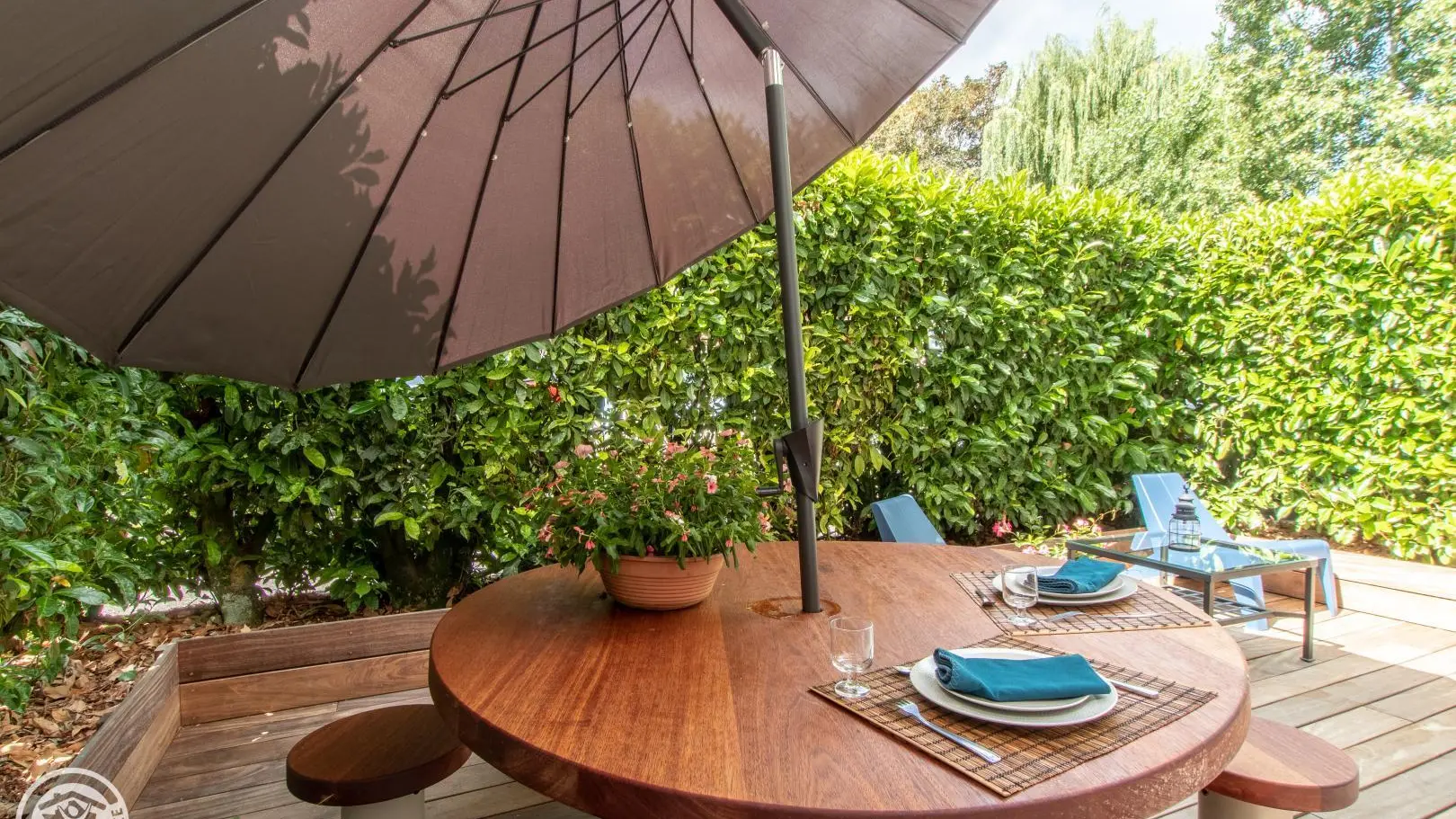 Terrasse privative accessible depuis la pièce de vie (plancha à disposition)