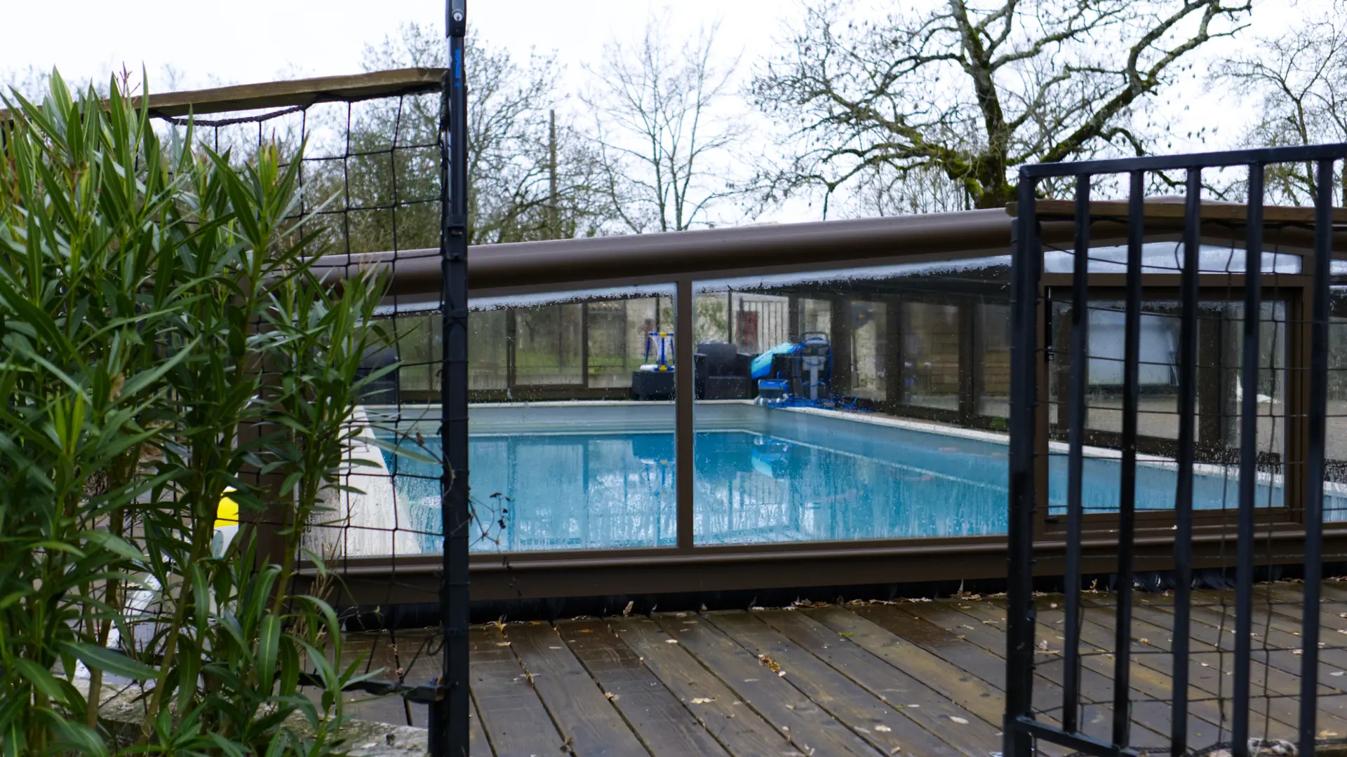 PISCINE SOUS ABRI EN SAISON
