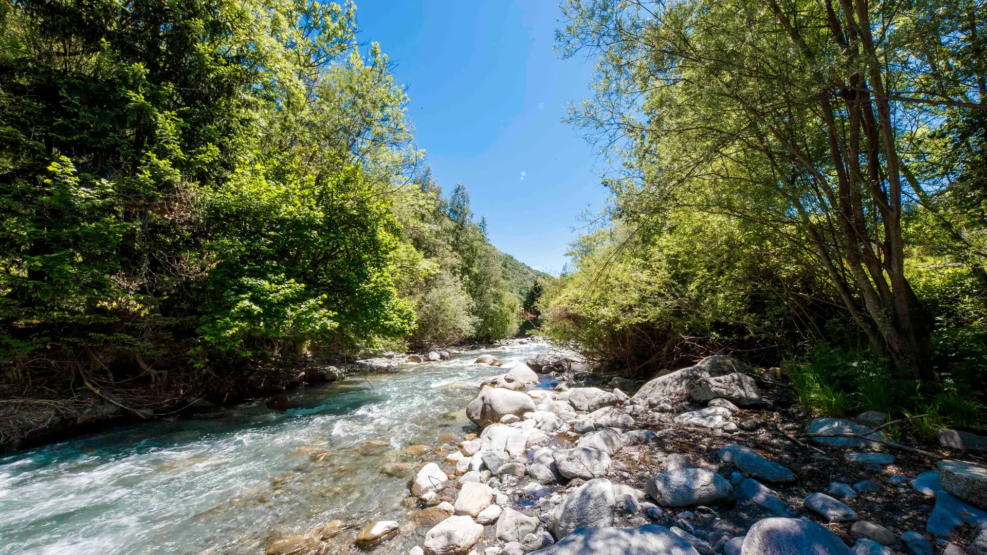 La Tinée rivière sauvage peuplée de truite fario ainsi que de nombreux lacs de montagne