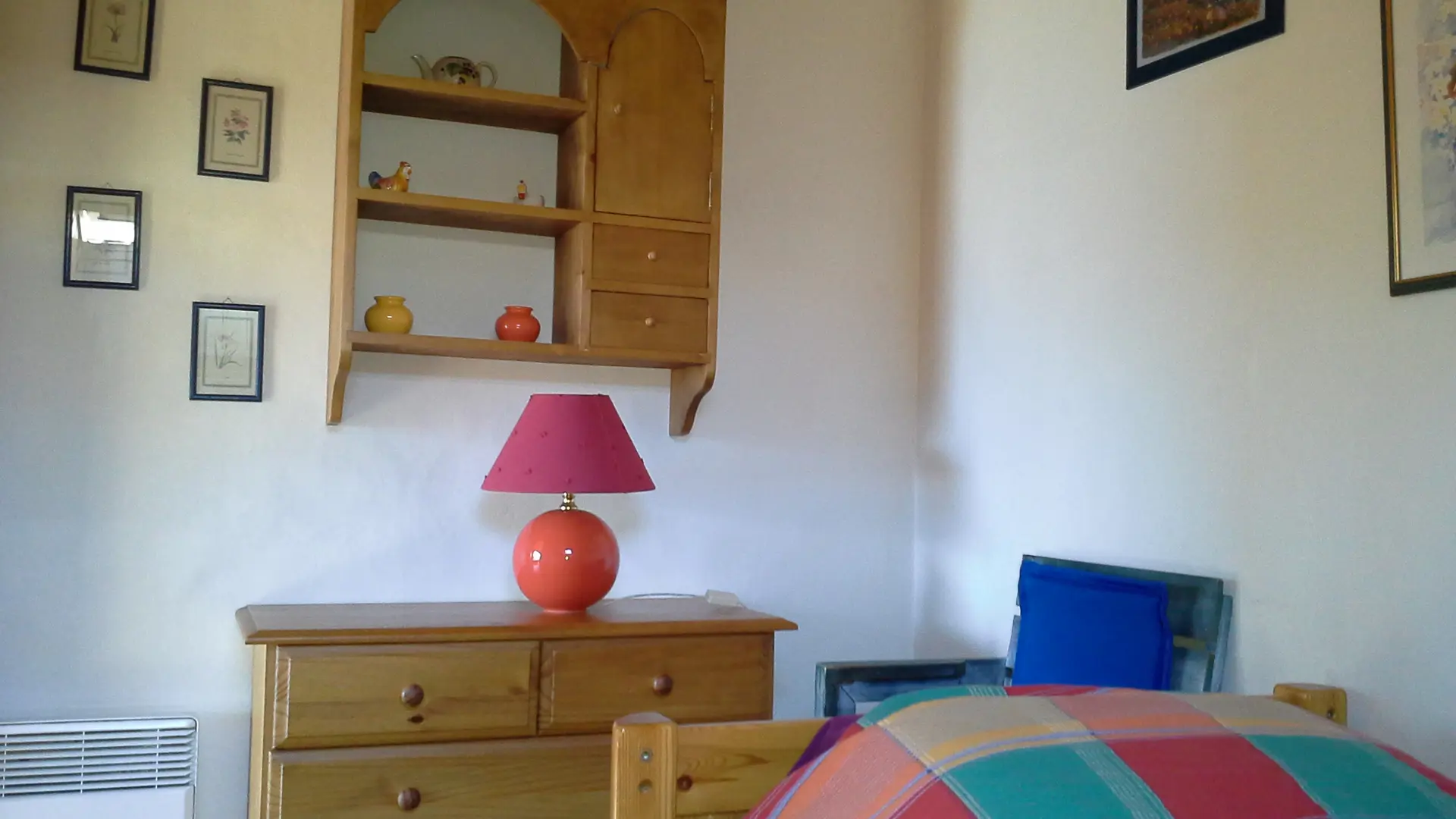 Chambre avec lit de 90