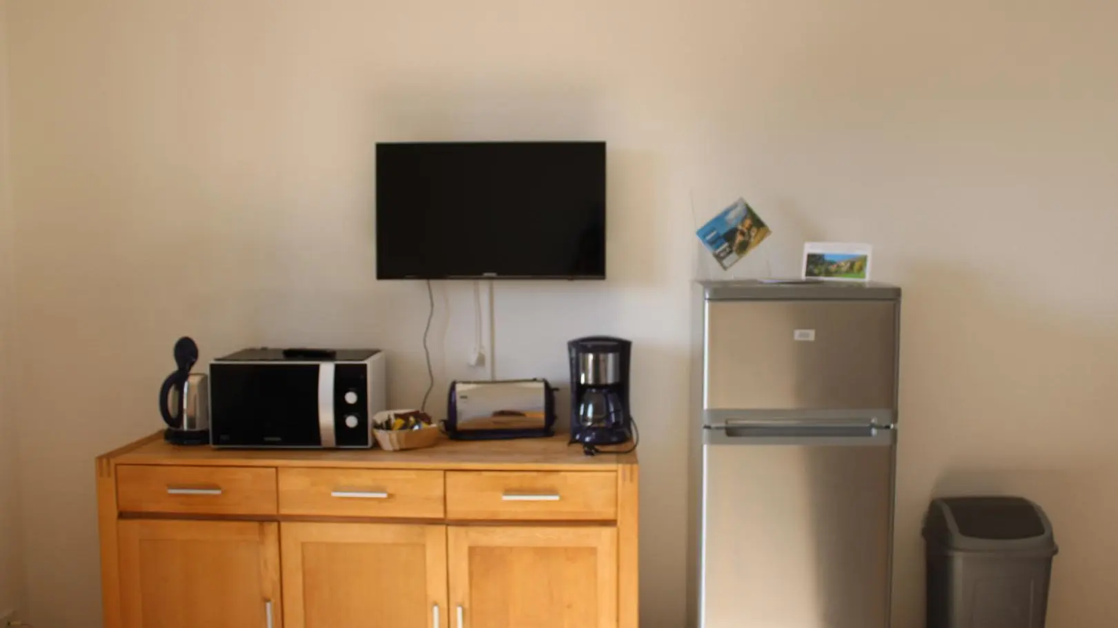 L'Escaou Quatre-Espace salon-Coursegoules-Gîtes de France Alpes Maritimes