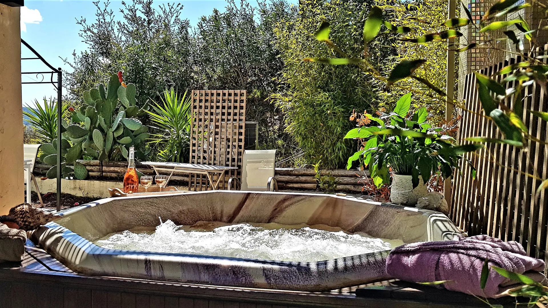 Plongez dans le jacuzzi ❤️