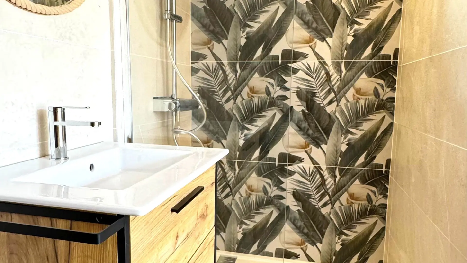 Daya Lodge - Lodge nature_L'Isle-sur-la-Sorgue salle d'eau feuillages