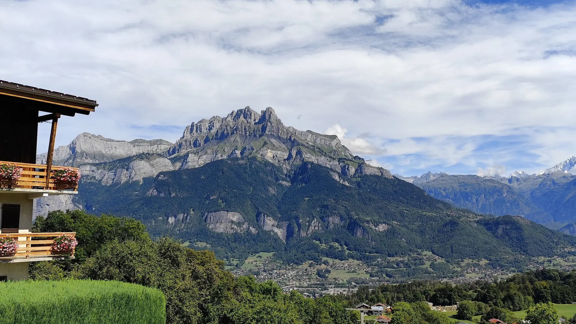 Vue sur les Aiguilles de Warens