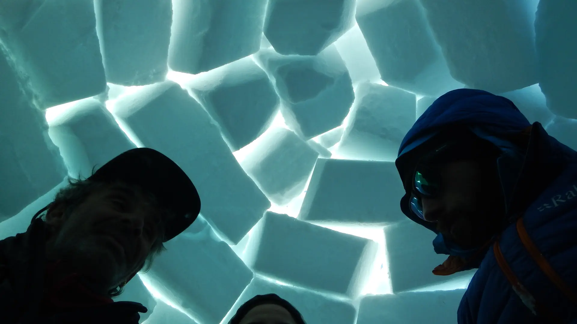 Construction d'igloo avec Gil Streichert