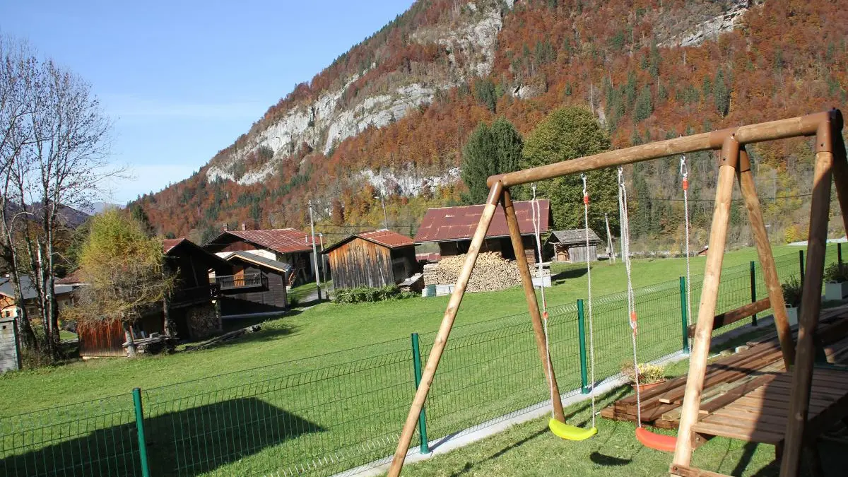 La balançoire et le jardin