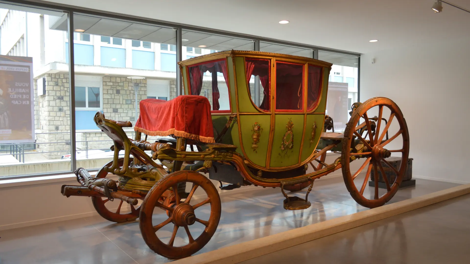 Berline à la française, dite « le carrosse de Vachères »