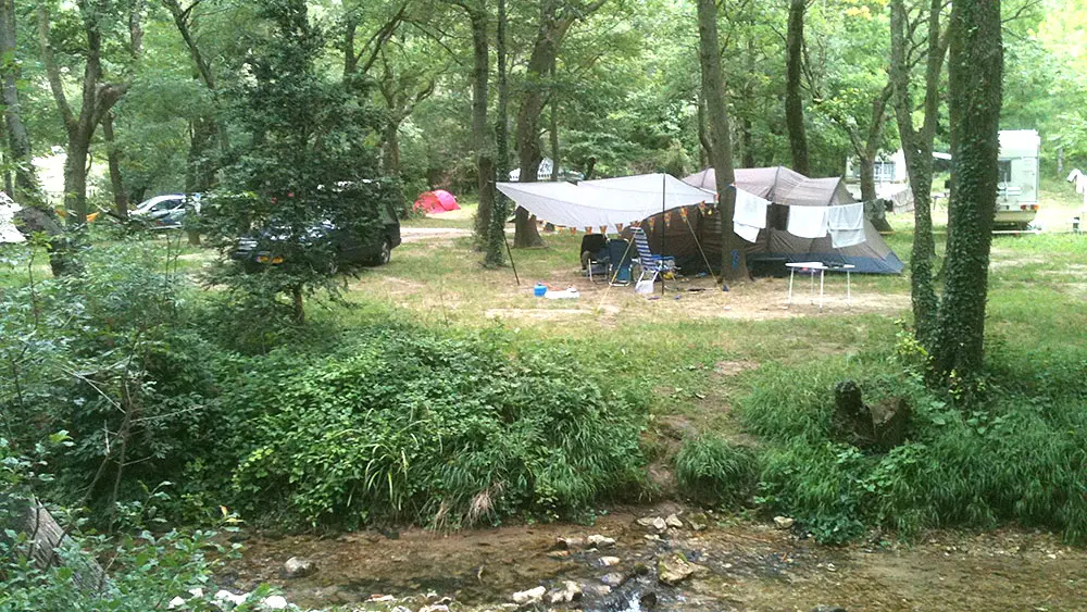la rivière et le camping