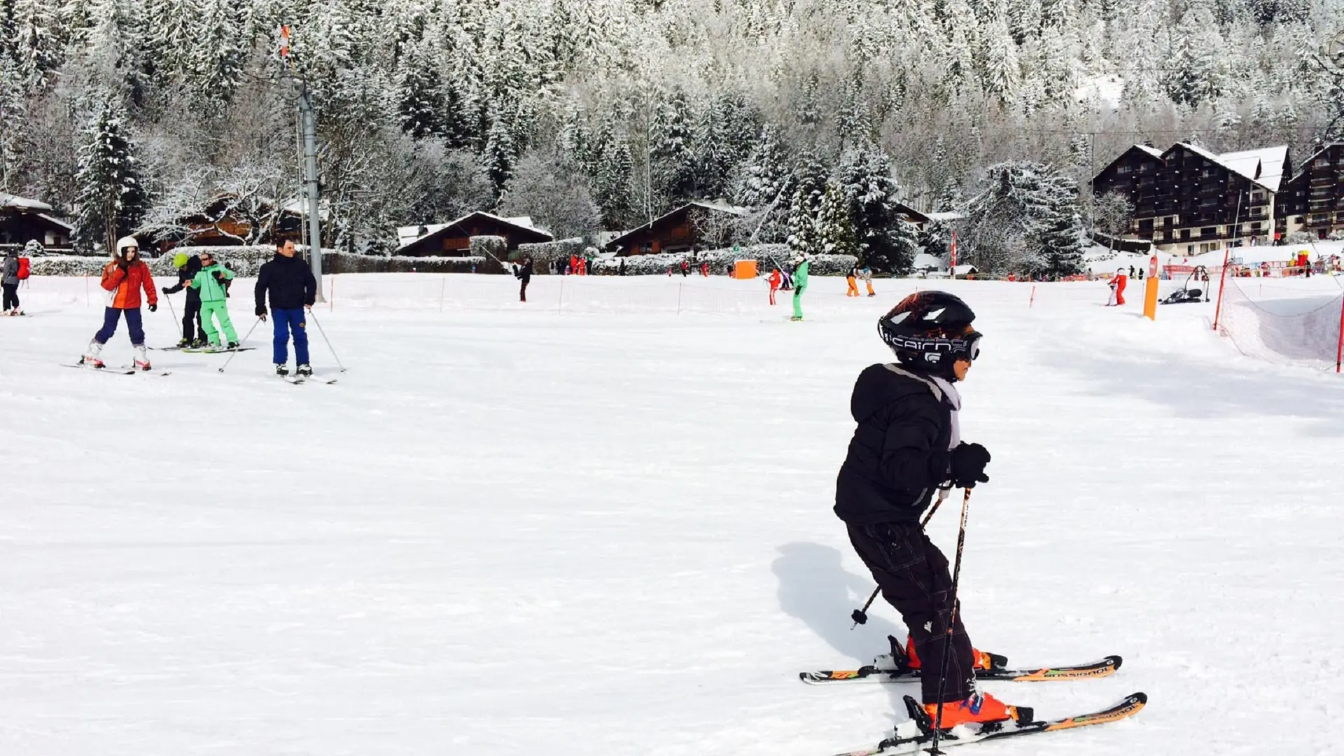 Enfant qui ski sur le domaine du Savoy