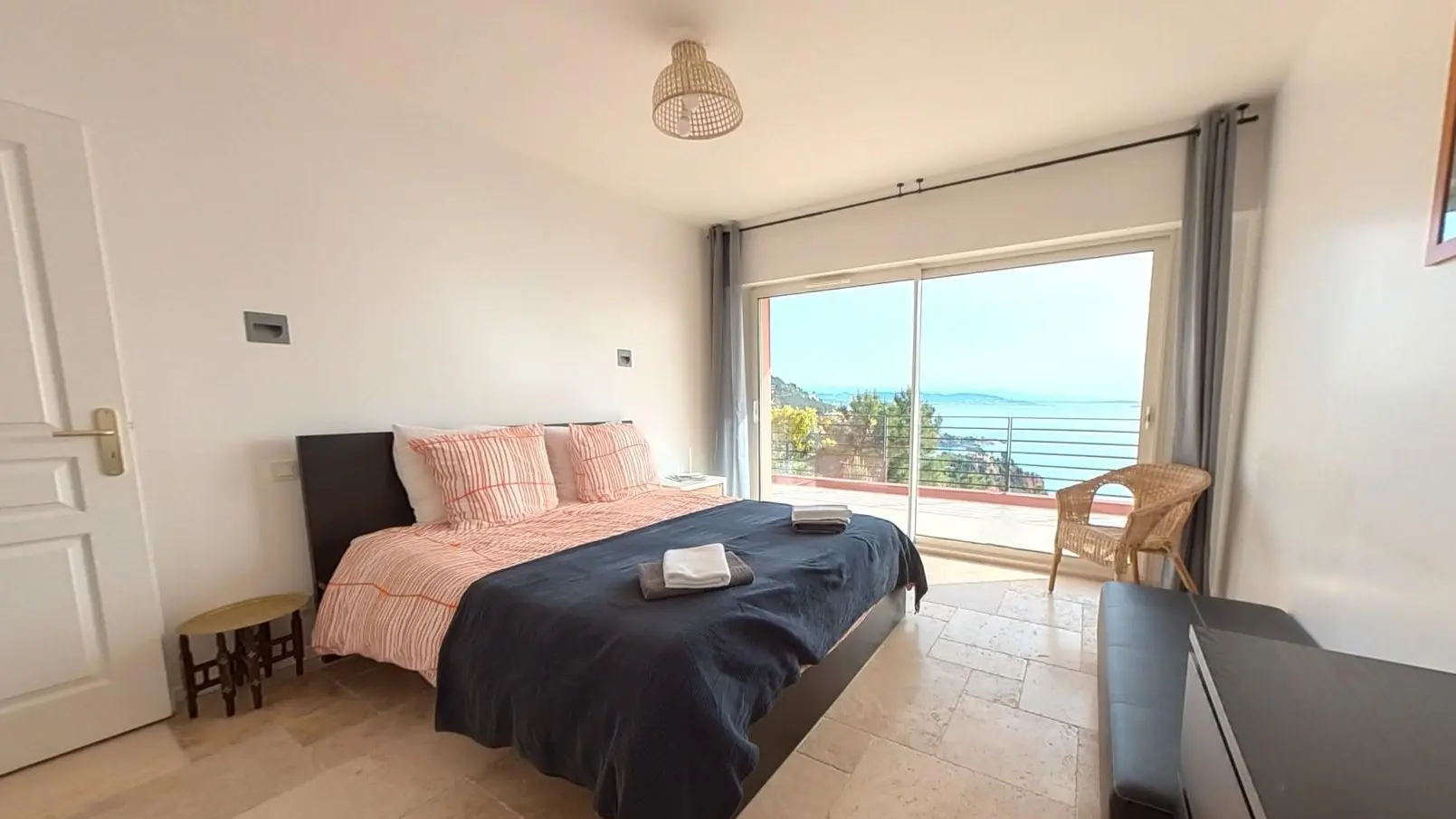 Chambre lits double Niveau 1 - Terres Rouges - Théoule-sur-Mer - Gîtes de France Alpes-Maritimes