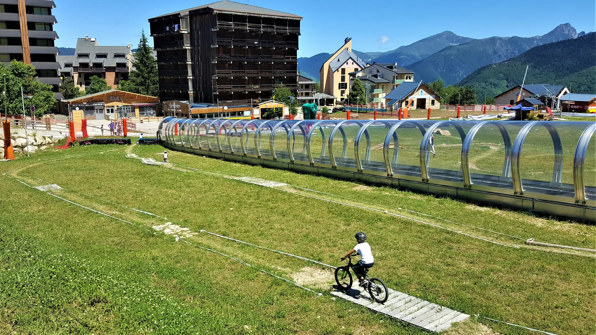 enfant sur un vélo