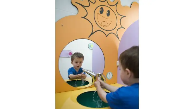 Lavabo accessible aux enfants