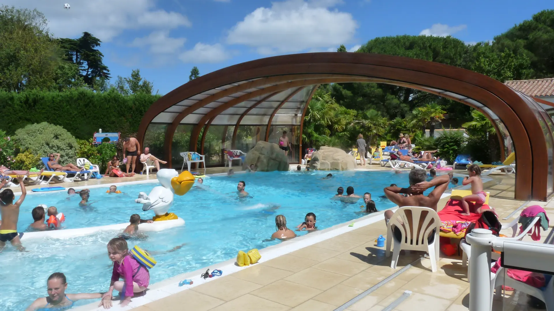 Piscine couverte et chauffée