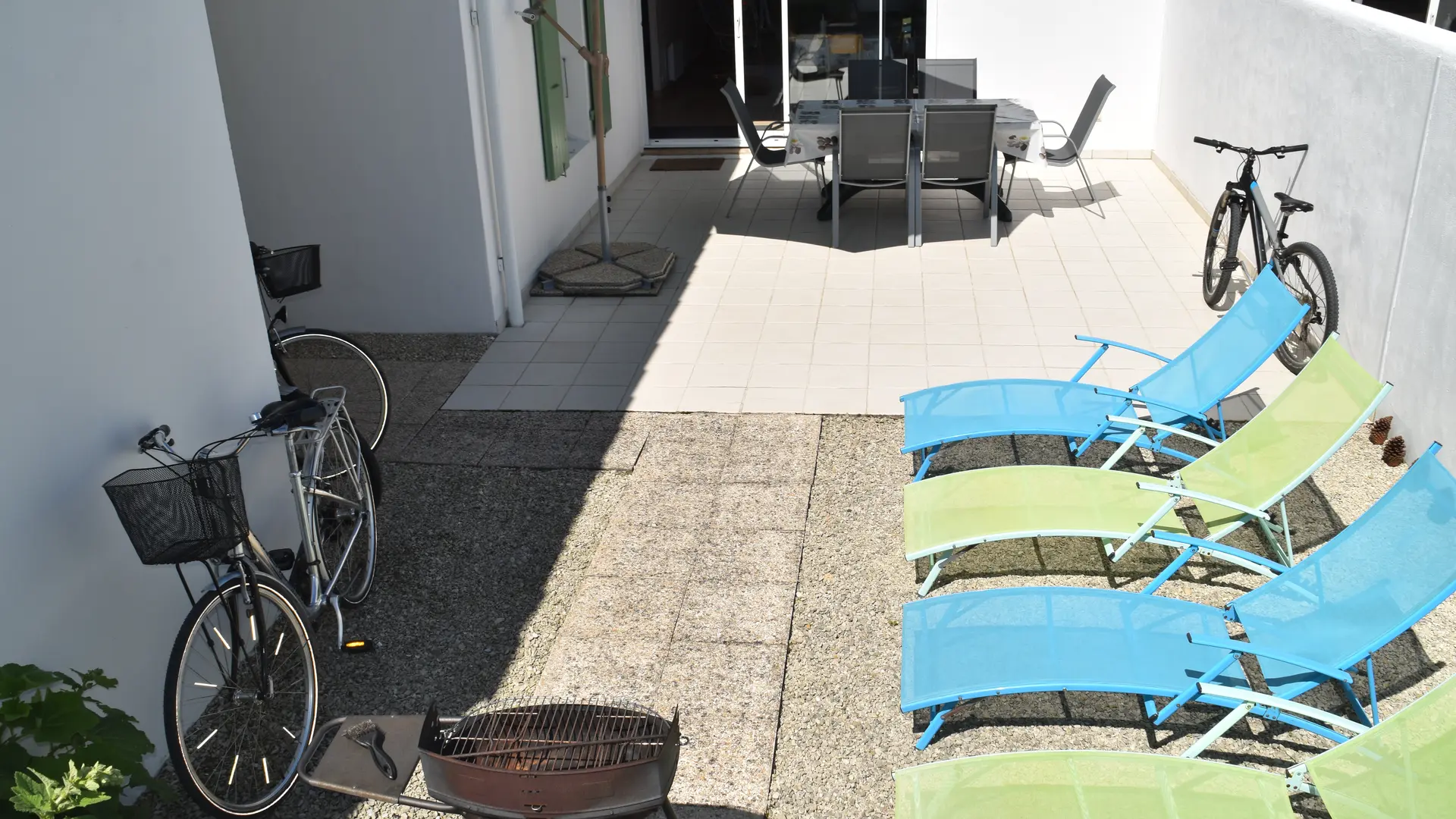Cour et terrasse