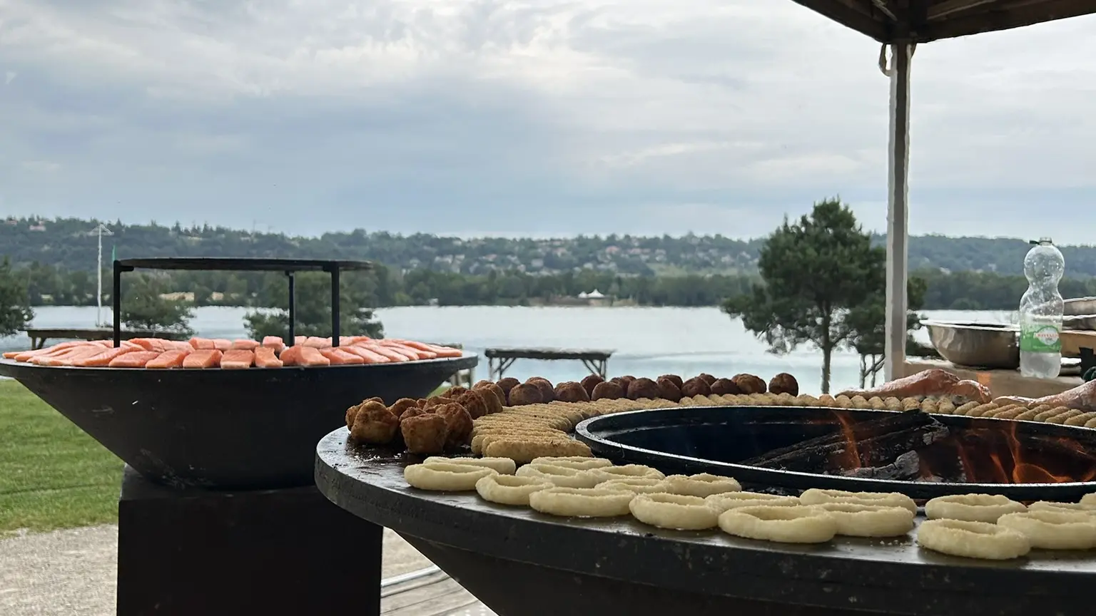 Braséro Pagode vue sur le lac