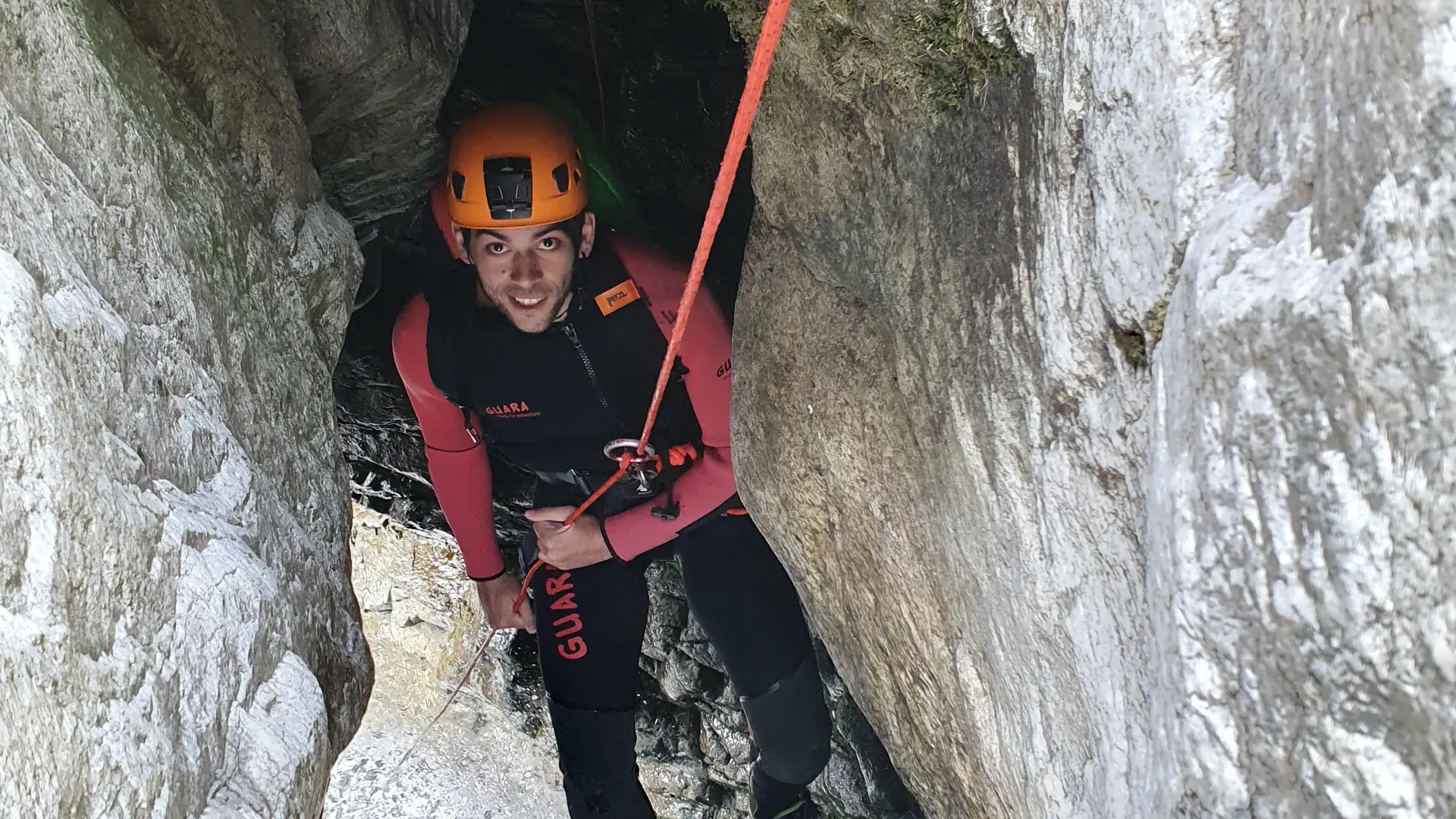 Descente en rappel au canyon d'Amblard - Ecrins Spéléo Canyon