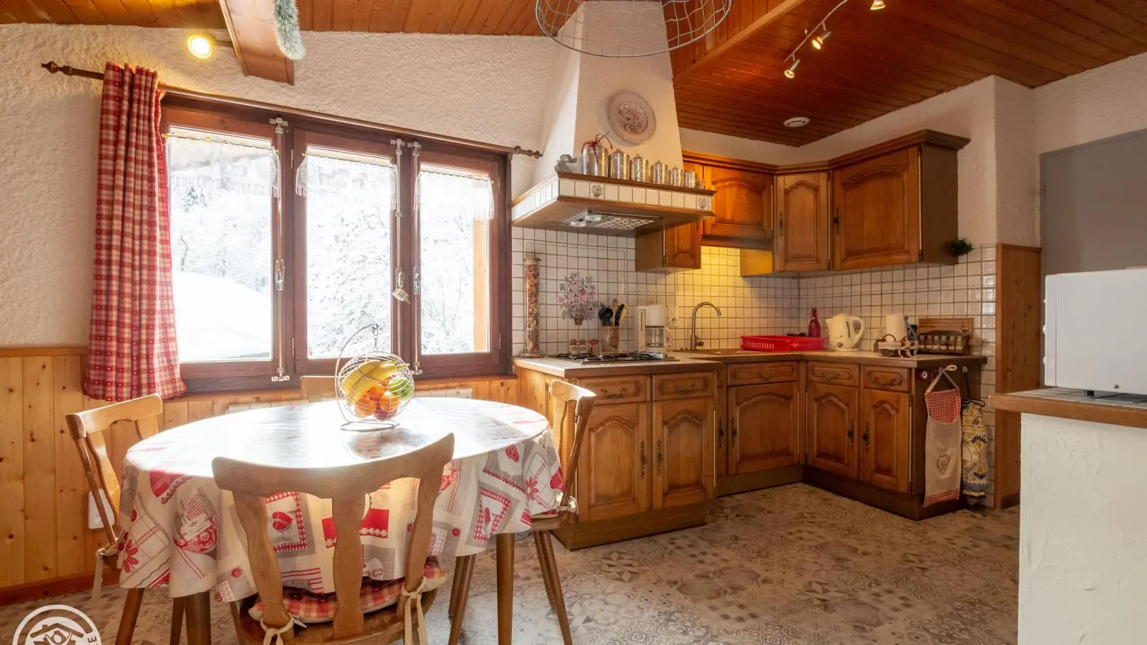 Coin cuisine et table.